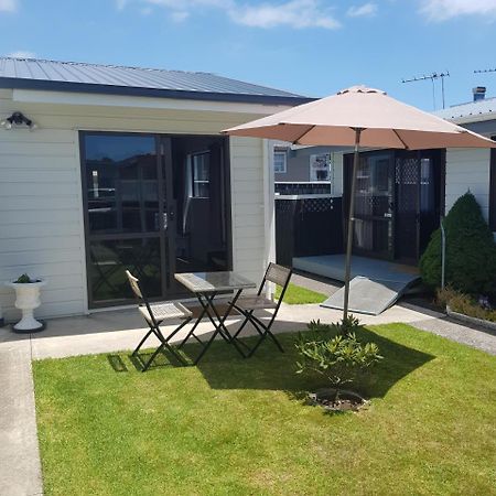 The Garage Hotel Waitara Exterior photo