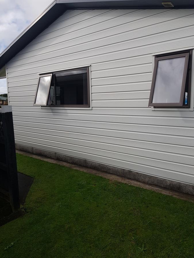 The Garage Hotel Waitara Exterior photo