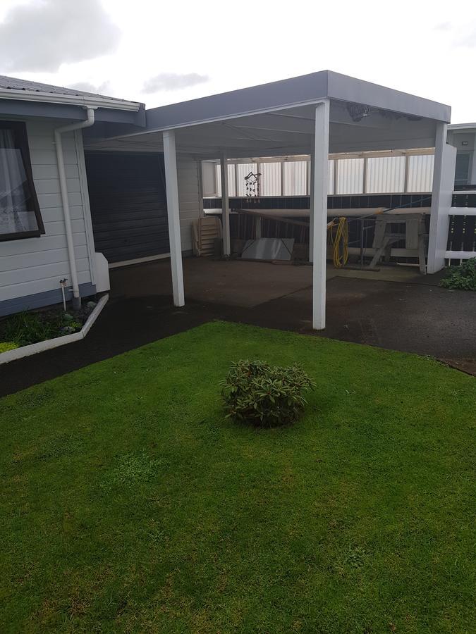 The Garage Hotel Waitara Exterior photo